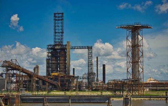 oil-refinery-3713276_640